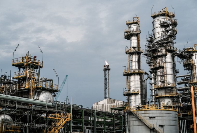 ANALYSIS- Nigeria squanders oil price bonanza as gasoline subsidies soar￼